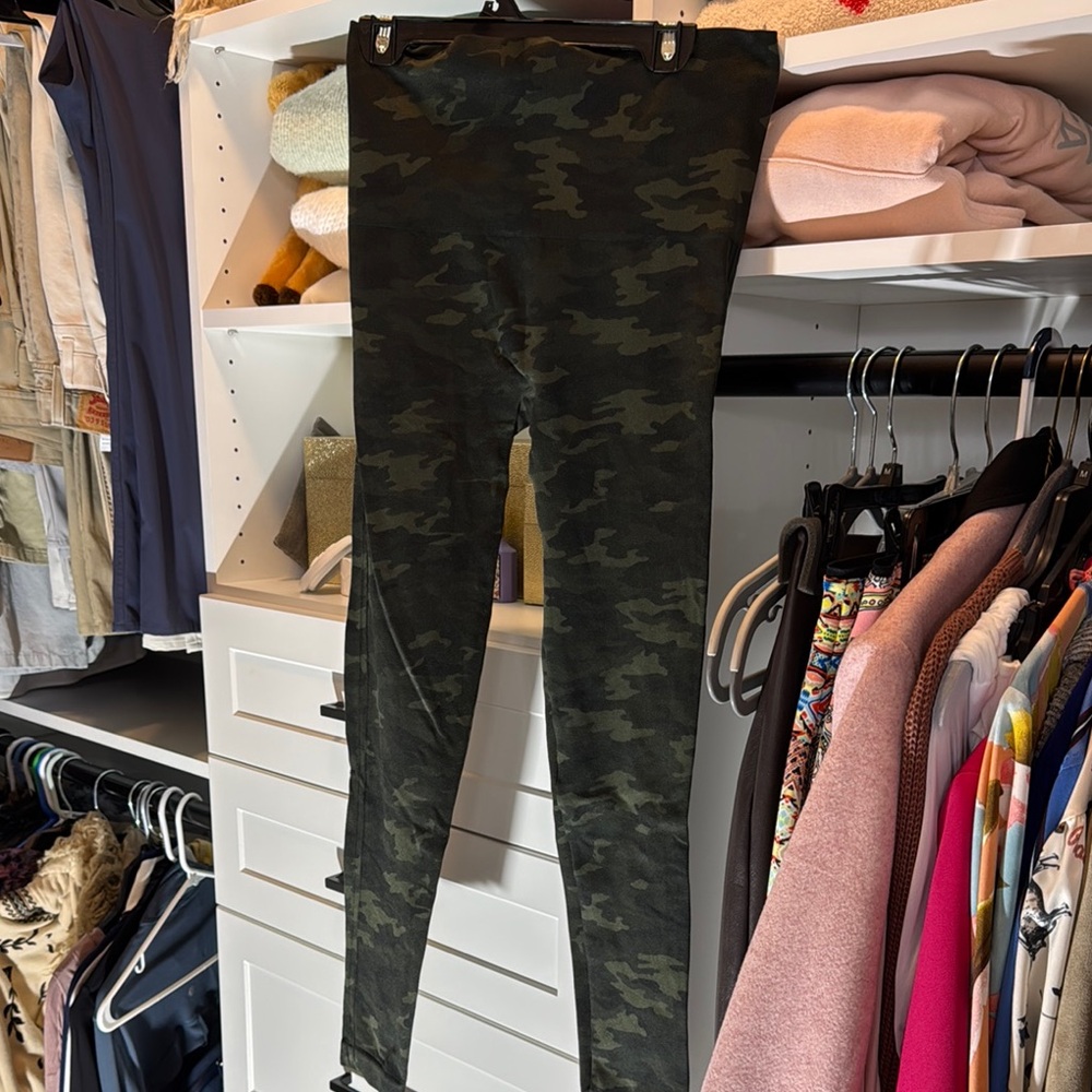 SPANX Green Camouflage Leggings with Stretchy Fit